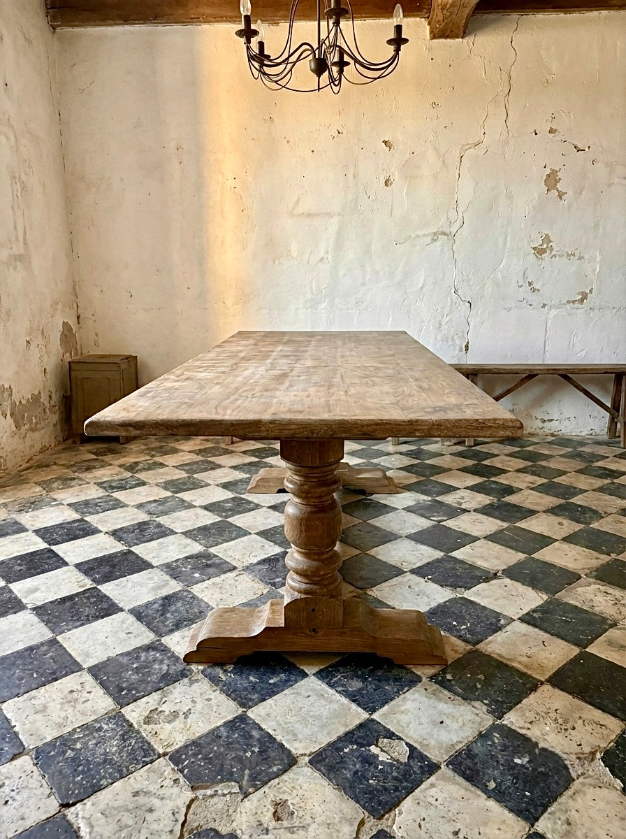 Mesa monasterio roble