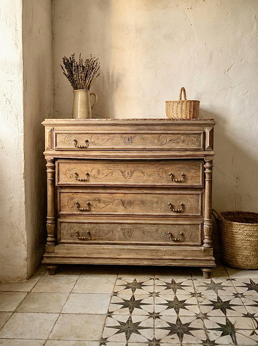 Comoda Roble tallada